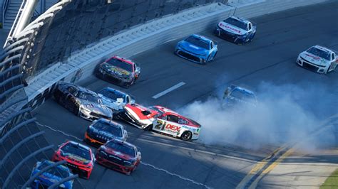 2018 daytona 500 results|daytona 500 date 2018 crash.